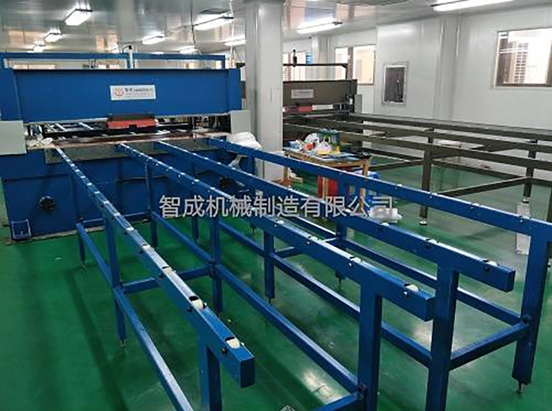 上海客戶使用平板送料裁斷機(jī)